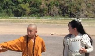 小和尚下山去化斋