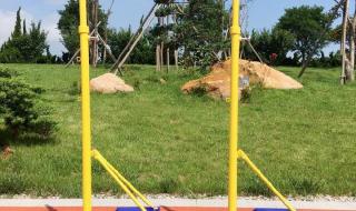 羽毛球网的高度是多少